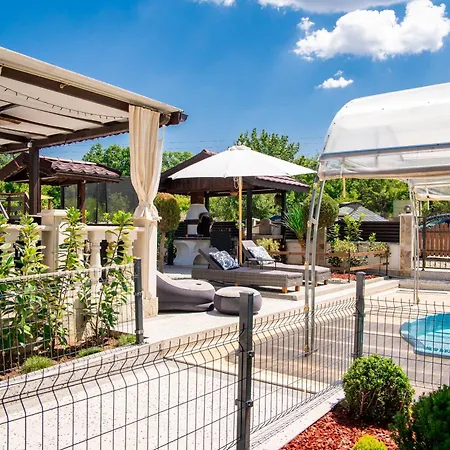 фамилия бешкови ヴィラ