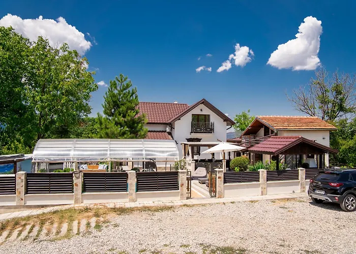 Villa фамилия бешкови